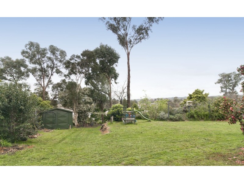 77 Cambridge Road, Mooroolbark VIC 3138