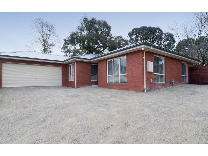 2/25 Masefield Avenue, Mooroolbark VIC 3138