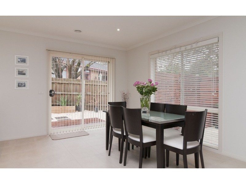 2/25 Masefield Avenue, Mooroolbark VIC 3138