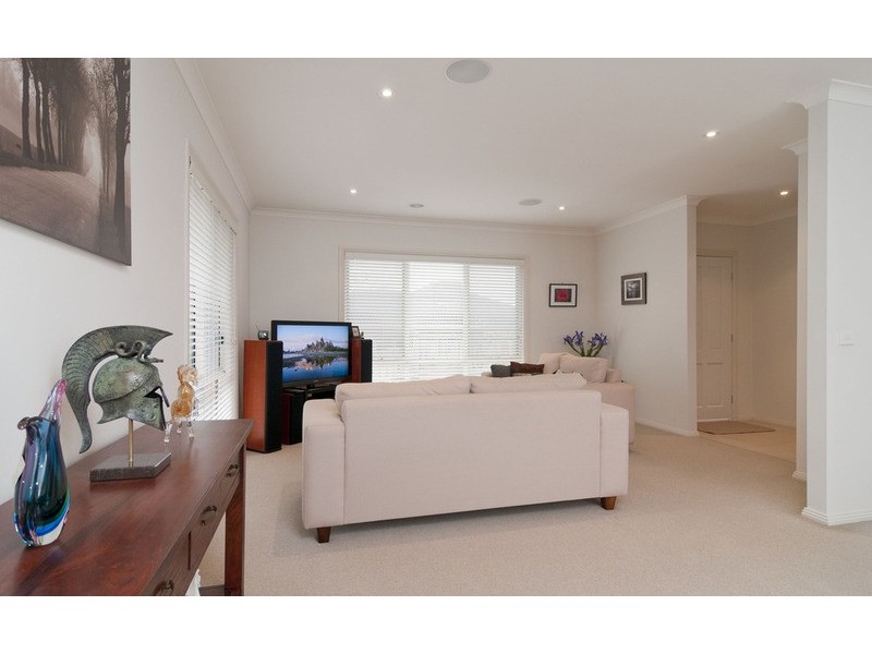 2/25 Masefield Avenue, Mooroolbark VIC 3138