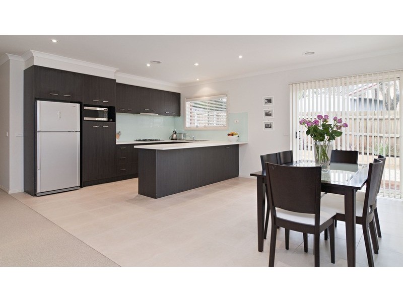 2/25 Masefield Avenue, Mooroolbark VIC 3138
