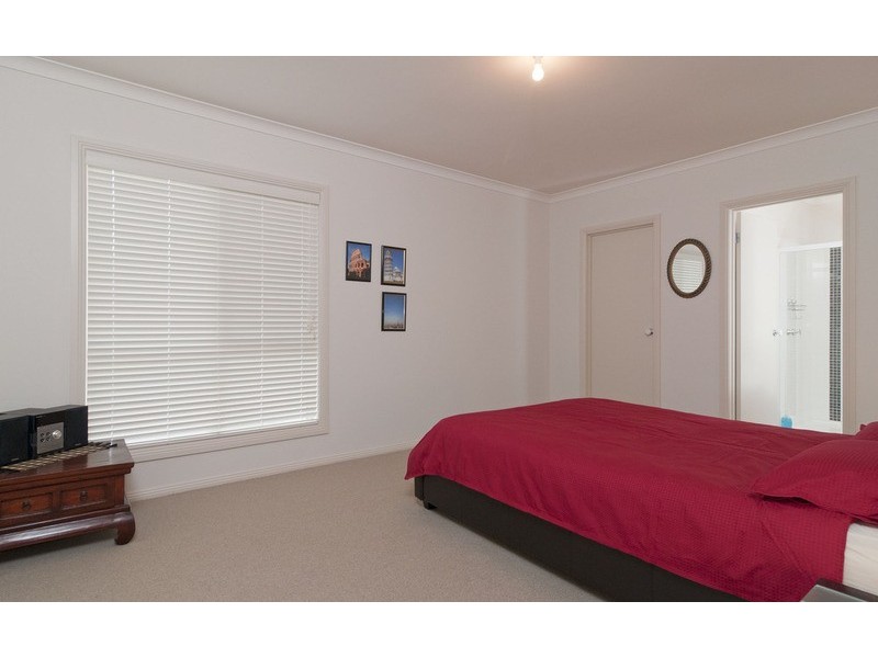 2/25 Masefield Avenue, Mooroolbark VIC 3138