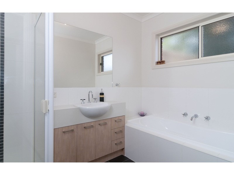 2/25 Masefield Avenue, Mooroolbark VIC 3138