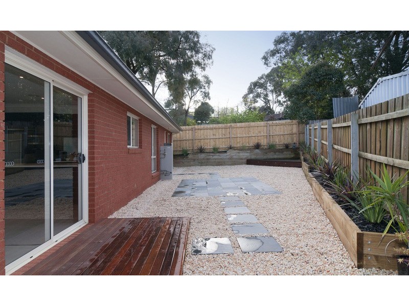 2/25 Masefield Avenue, Mooroolbark VIC 3138