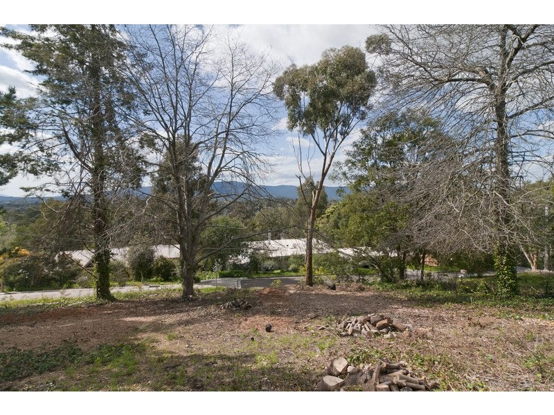 42 Eastfield Road, Croydon South VIC 3136