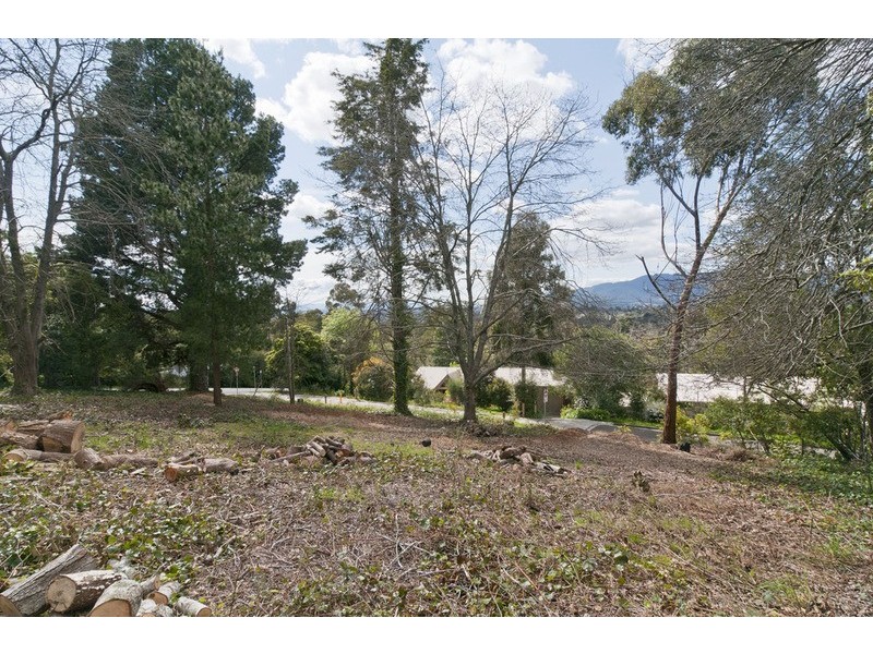 42 Eastfield Road, Croydon South VIC 3136