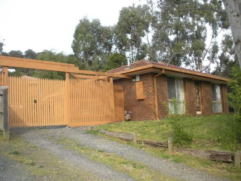 8 Trafalgar Crescent, Lilydale VIC 3140