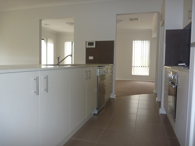 6A Saxon Drive, Mooroolbark VIC 3138