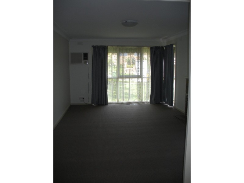 9 Aintree Street, Mooroolbark VIC 3138