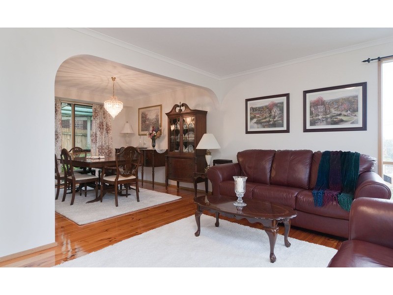 6 Barker Drive, Mooroolbark VIC 3138