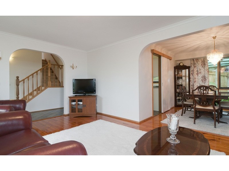 6 Barker Drive, Mooroolbark VIC 3138