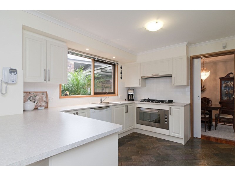 6 Barker Drive, Mooroolbark VIC 3138