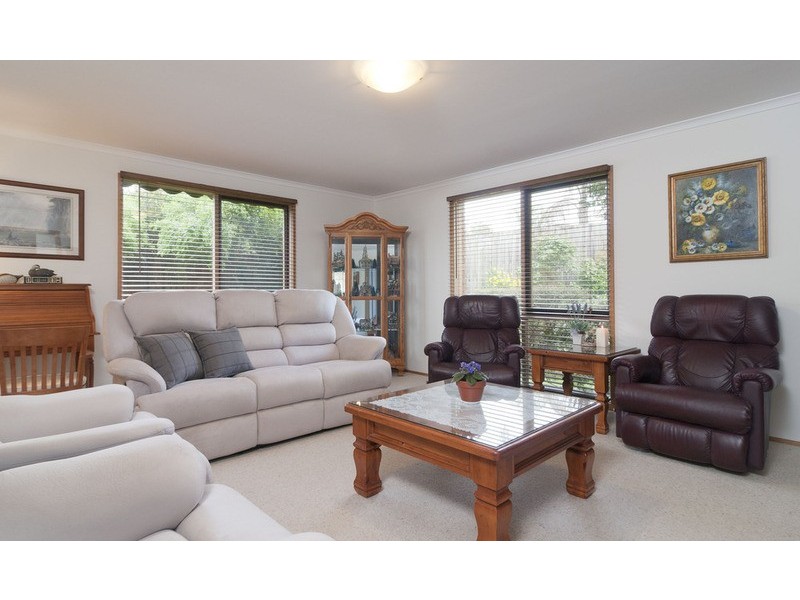 6 Barker Drive, Mooroolbark VIC 3138