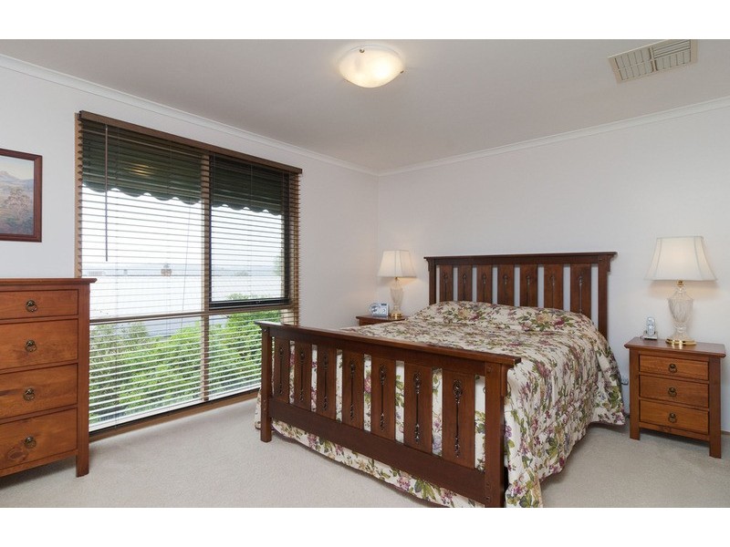 6 Barker Drive, Mooroolbark VIC 3138
