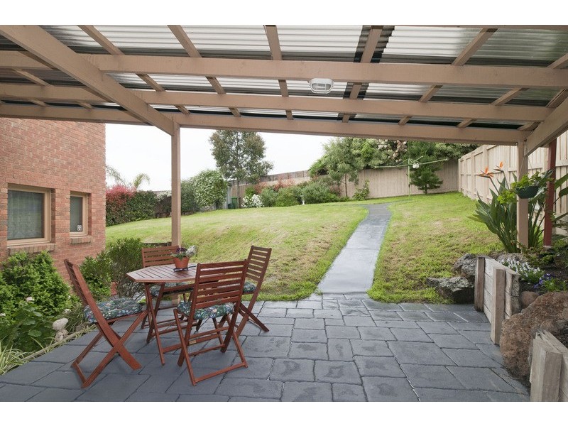 6 Barker Drive, Mooroolbark VIC 3138