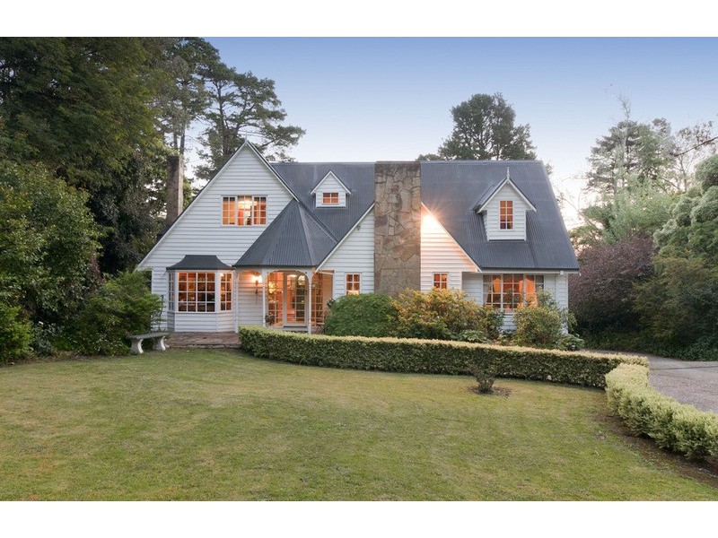 18 Pine Road, Mooroolbark VIC 3138