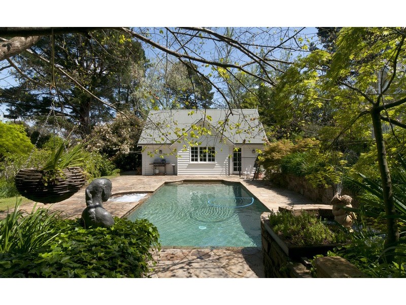 18 Pine Road, Mooroolbark VIC 3138