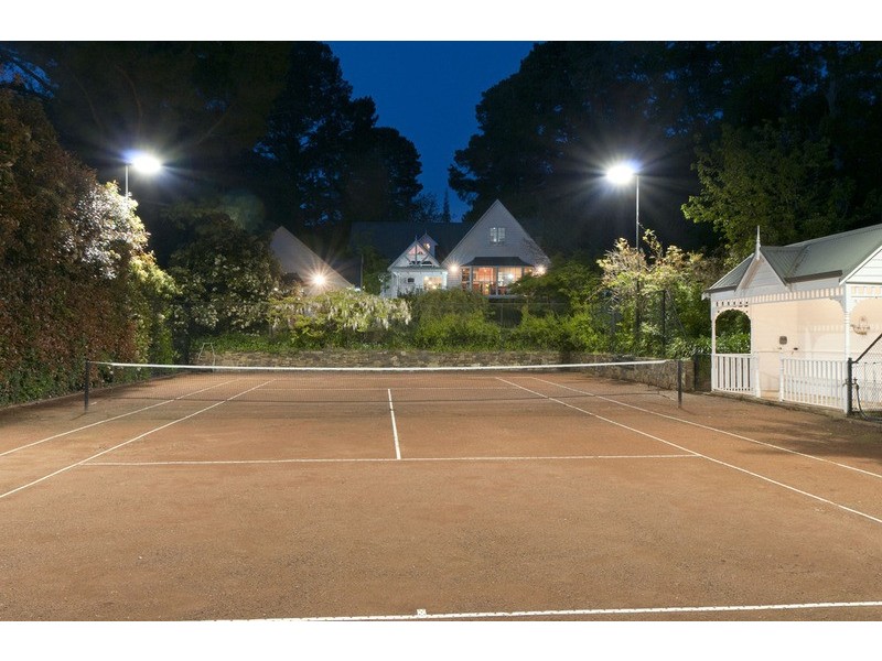 18 Pine Road, Mooroolbark VIC 3138