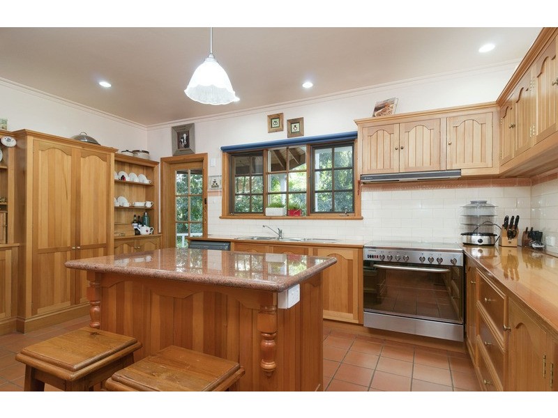 18 Pine Road, Mooroolbark VIC 3138