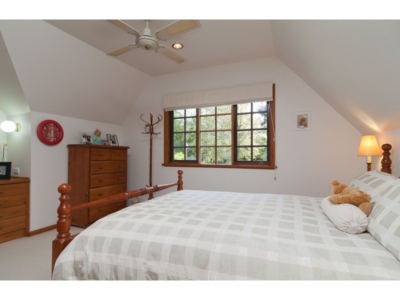 18 Pine Road, Mooroolbark VIC 3138