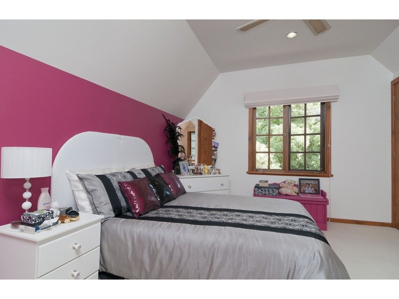 18 Pine Road, Mooroolbark VIC 3138