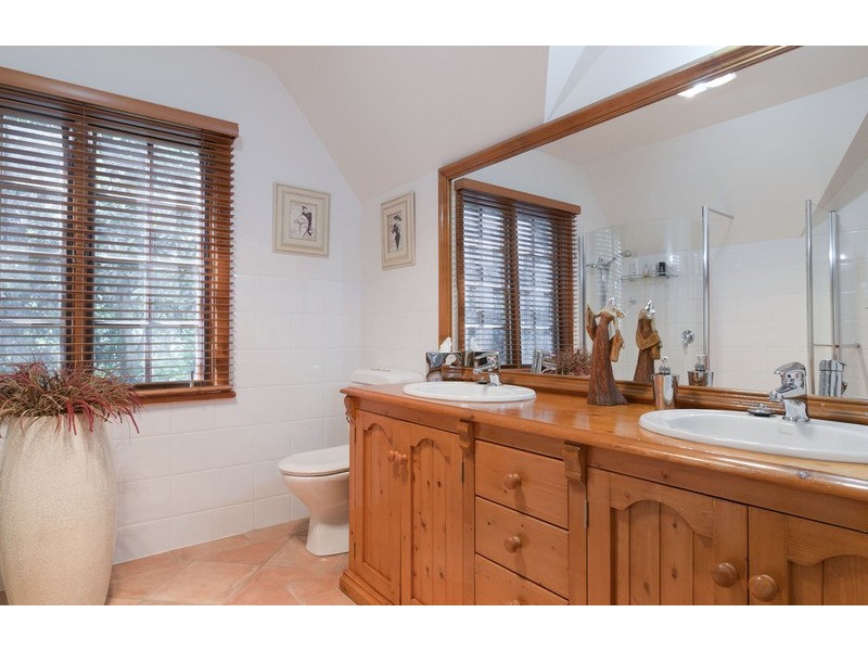 18 Pine Road, Mooroolbark VIC 3138