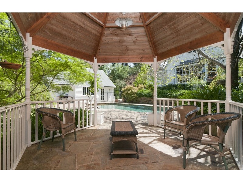 18 Pine Road, Mooroolbark VIC 3138