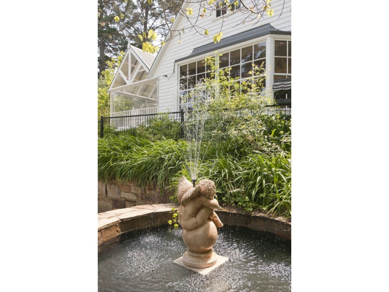 18 Pine Road, Mooroolbark VIC 3138