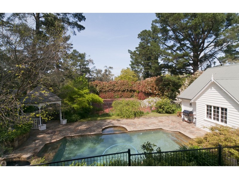 18 Pine Road, Mooroolbark VIC 3138