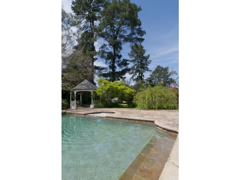 18 Pine Road, Mooroolbark VIC 3138