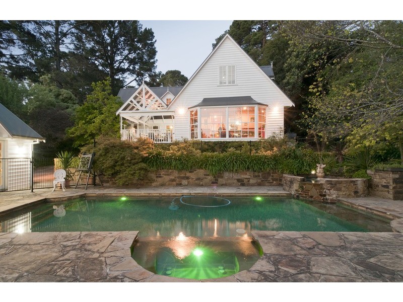 18 Pine Road, Mooroolbark VIC 3138