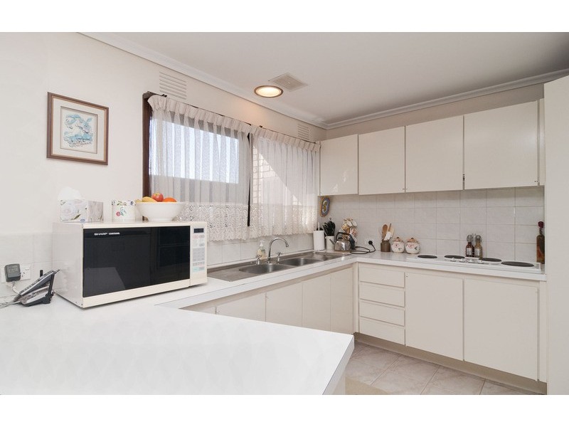 11 Barina Avenue, Mooroolbark VIC 3138