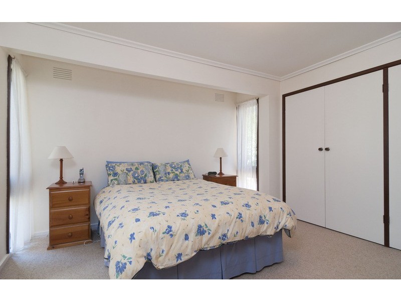 11 Barina Avenue, Mooroolbark VIC 3138