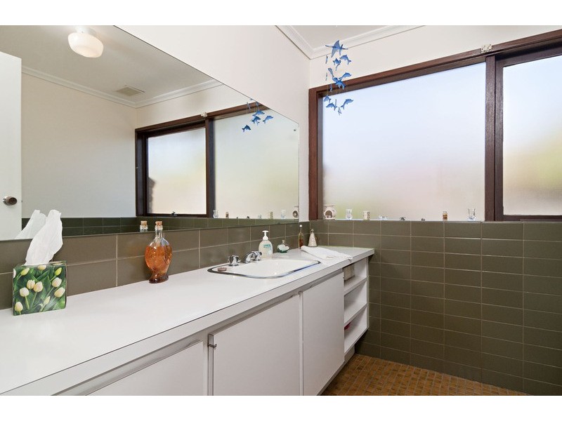11 Barina Avenue, Mooroolbark VIC 3138