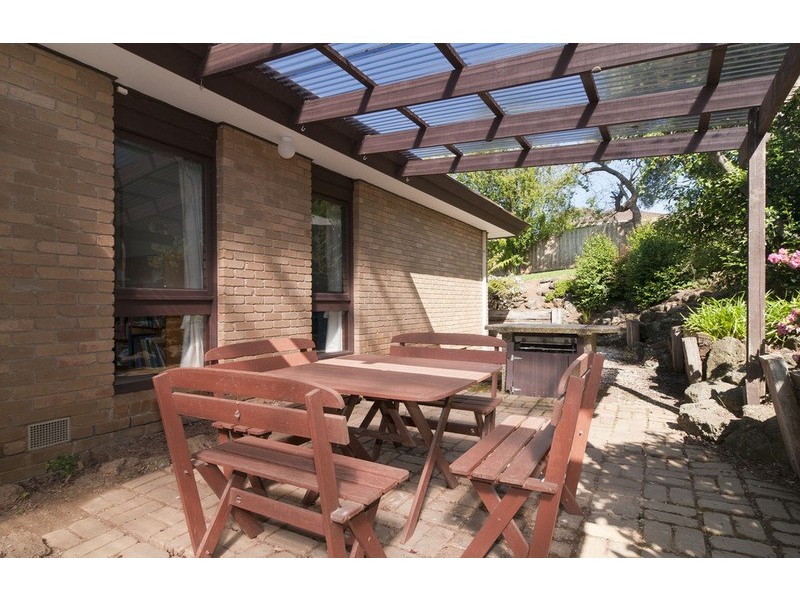 11 Barina Avenue, Mooroolbark VIC 3138