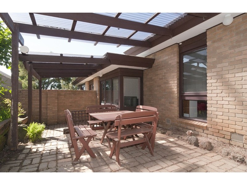 11 Barina Avenue, Mooroolbark VIC 3138