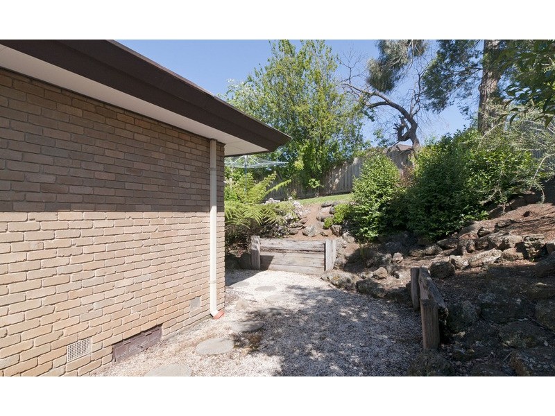 11 Barina Avenue, Mooroolbark VIC 3138