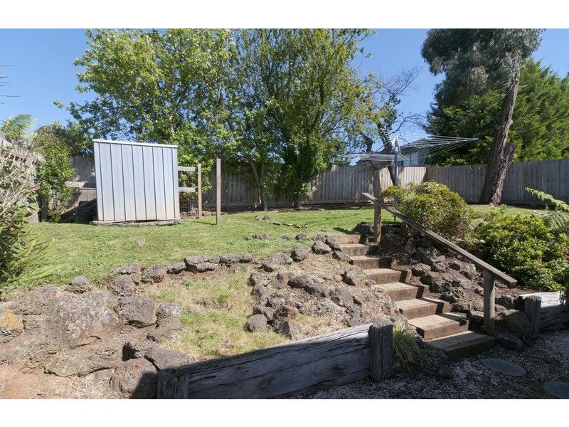 11 Barina Avenue, Mooroolbark VIC 3138
