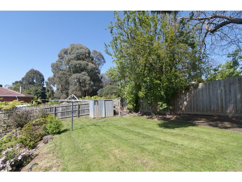 11 Barina Avenue, Mooroolbark VIC 3138