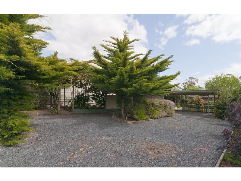 21 Alford Avenue, Mooroolbark VIC 3138