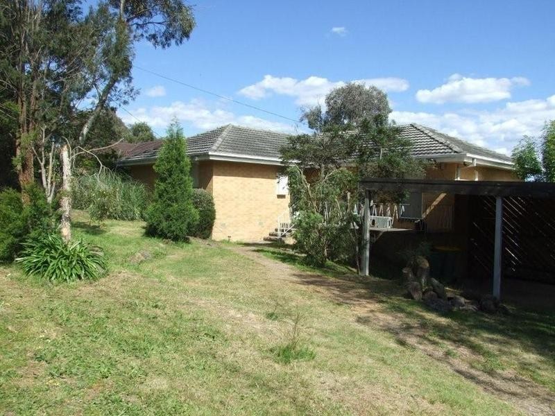 26 Erskine Rise, Mooroolbark VIC 3138