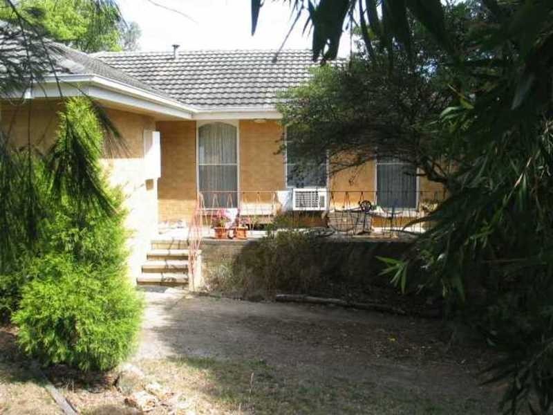 26 Erskine Rise, Mooroolbark VIC 3138