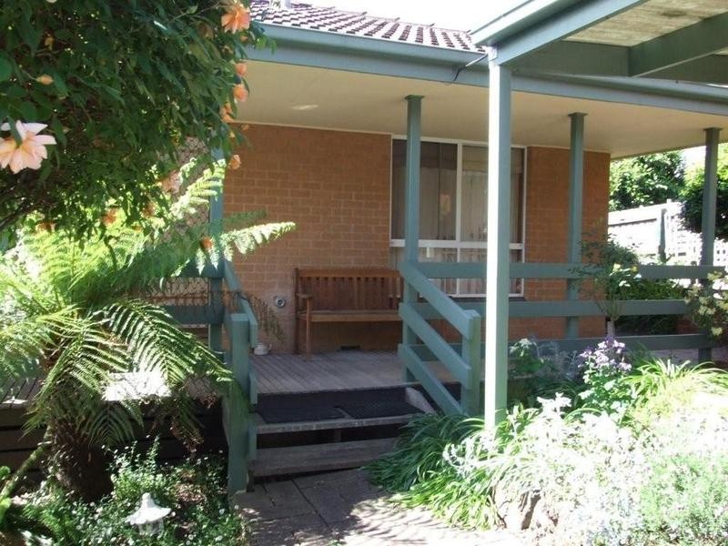 Rear/21 Marlow Street, Mooroolbark VIC 3138