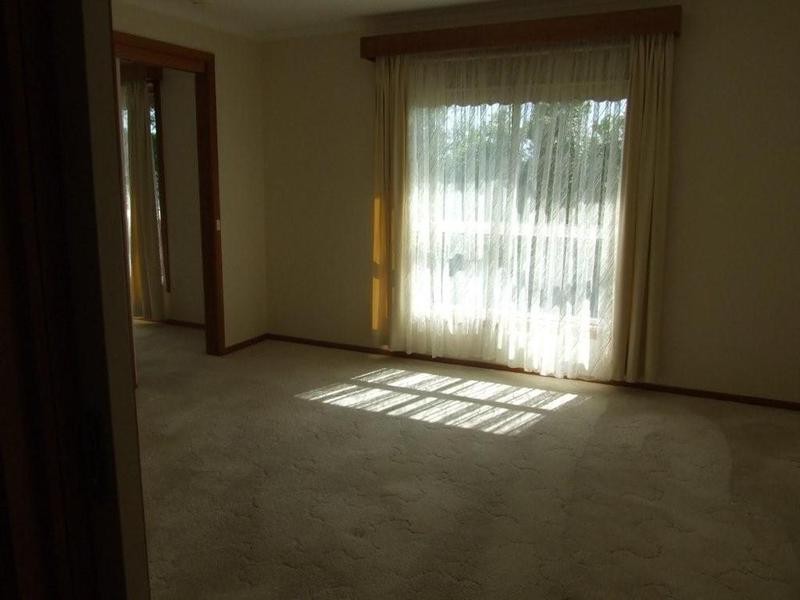 Rear/21 Marlow Street, Mooroolbark VIC 3138