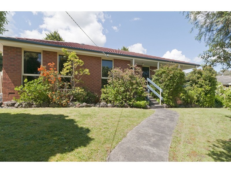 10 Rachael Drive, Mooroolbark VIC 3138