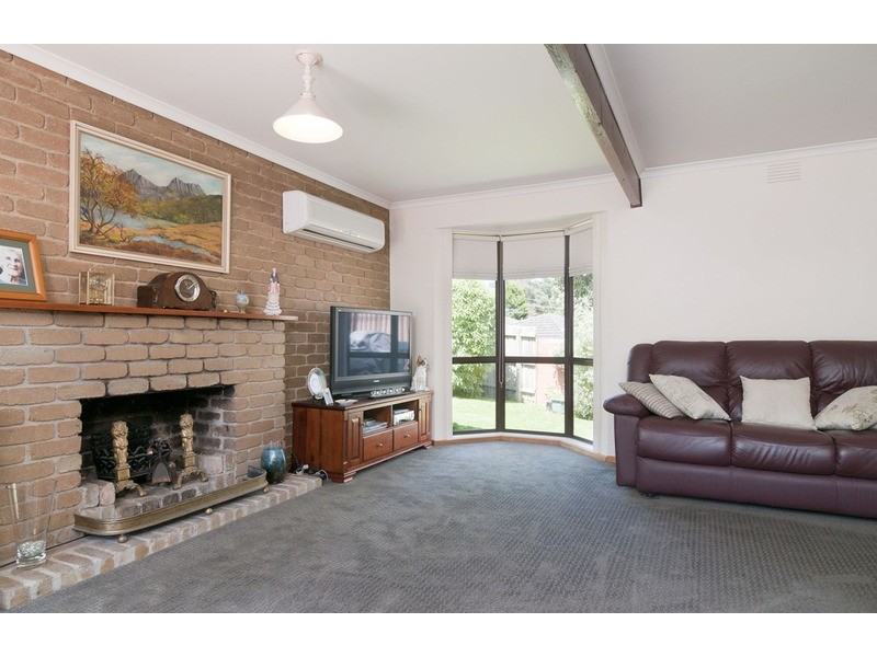 10 Rachael Drive, Mooroolbark VIC 3138