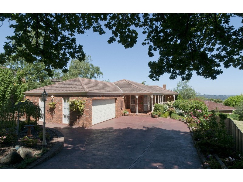 17 Great Oak Court, Mooroolbark VIC 3138