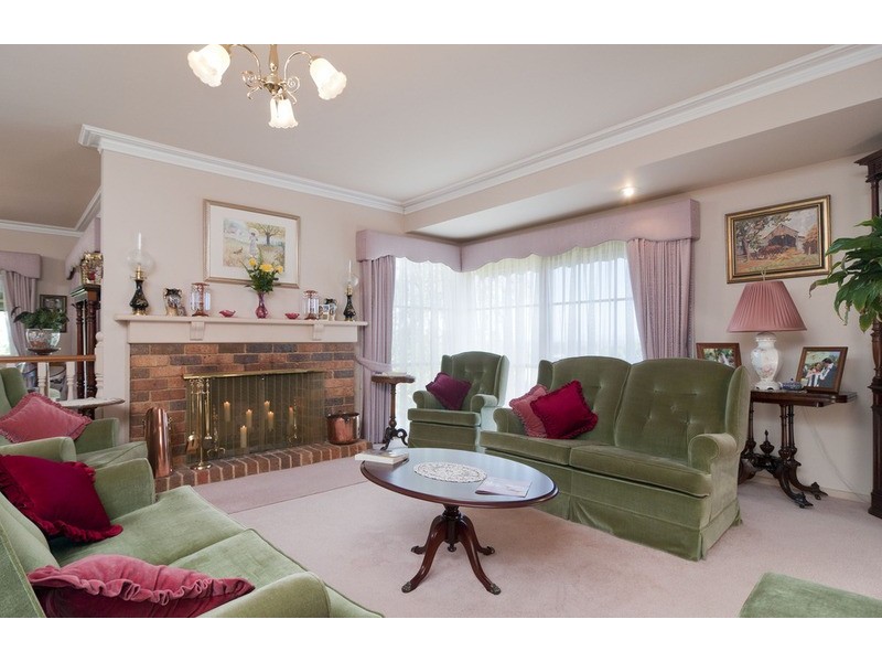 17 Great Oak Court, Mooroolbark VIC 3138