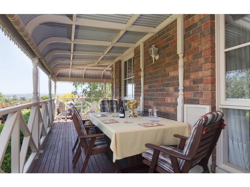 17 Great Oak Court, Mooroolbark VIC 3138