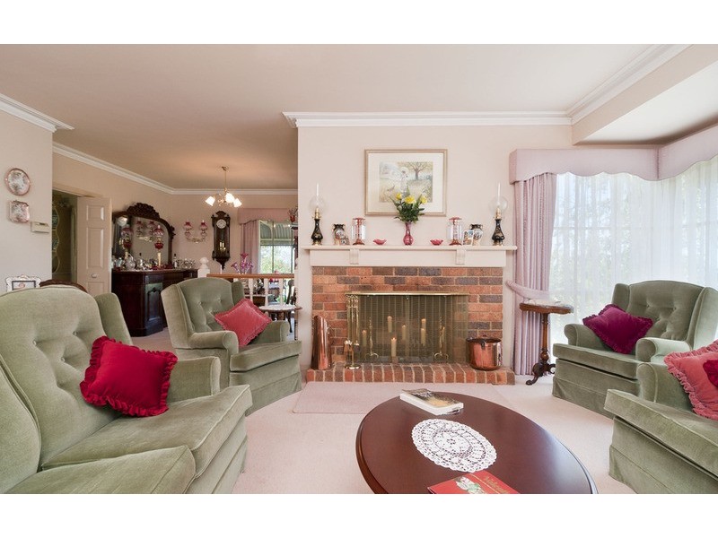 17 Great Oak Court, Mooroolbark VIC 3138